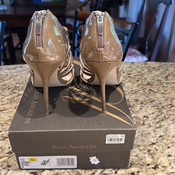 Tan/taupe patent leather heels size 10 New with zippers - Picture 5 of 5